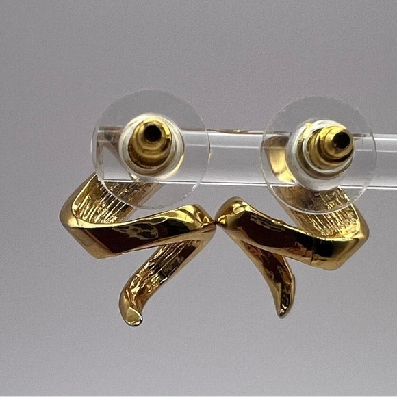 Vintage Roman gold tone Rhinestone swirl earrings - Picture 12 of 13